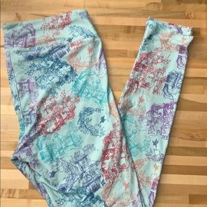 Lularoe Winnie the Pooh leggings TC. NWOT